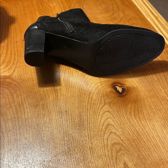 Visual Booties - Picture 2 of 2